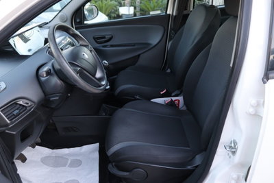 Lancia Ypsilon 1.2 69 CV 5 porte Silver (11)