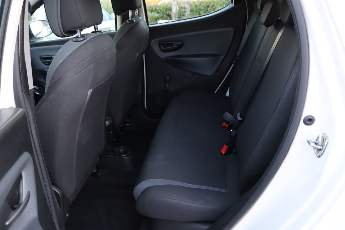 Lancia Ypsilon 1.2 69 CV 5 porte Silver (12)