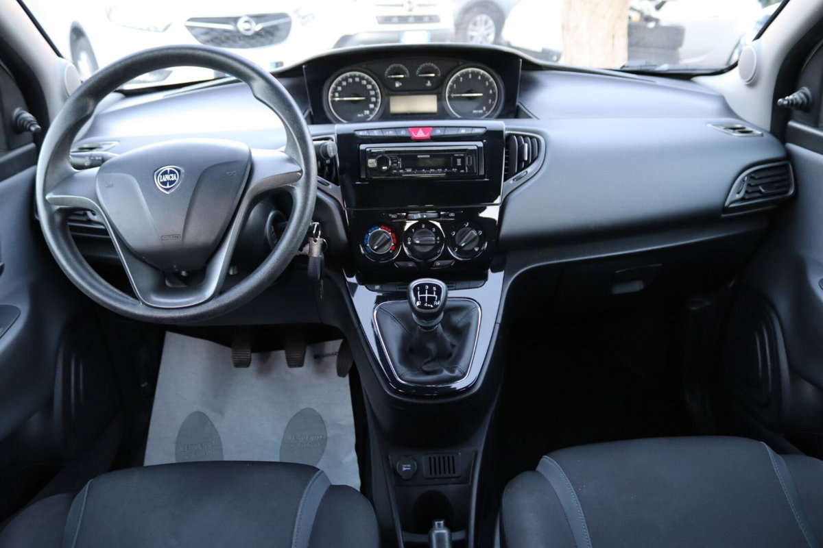 Lancia Ypsilon 1.2 69 CV 5 porte Silver (13)