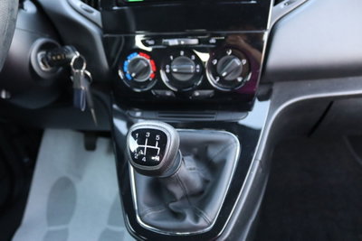 Lancia Ypsilon 1.2 69 CV 5 porte Silver (17)
