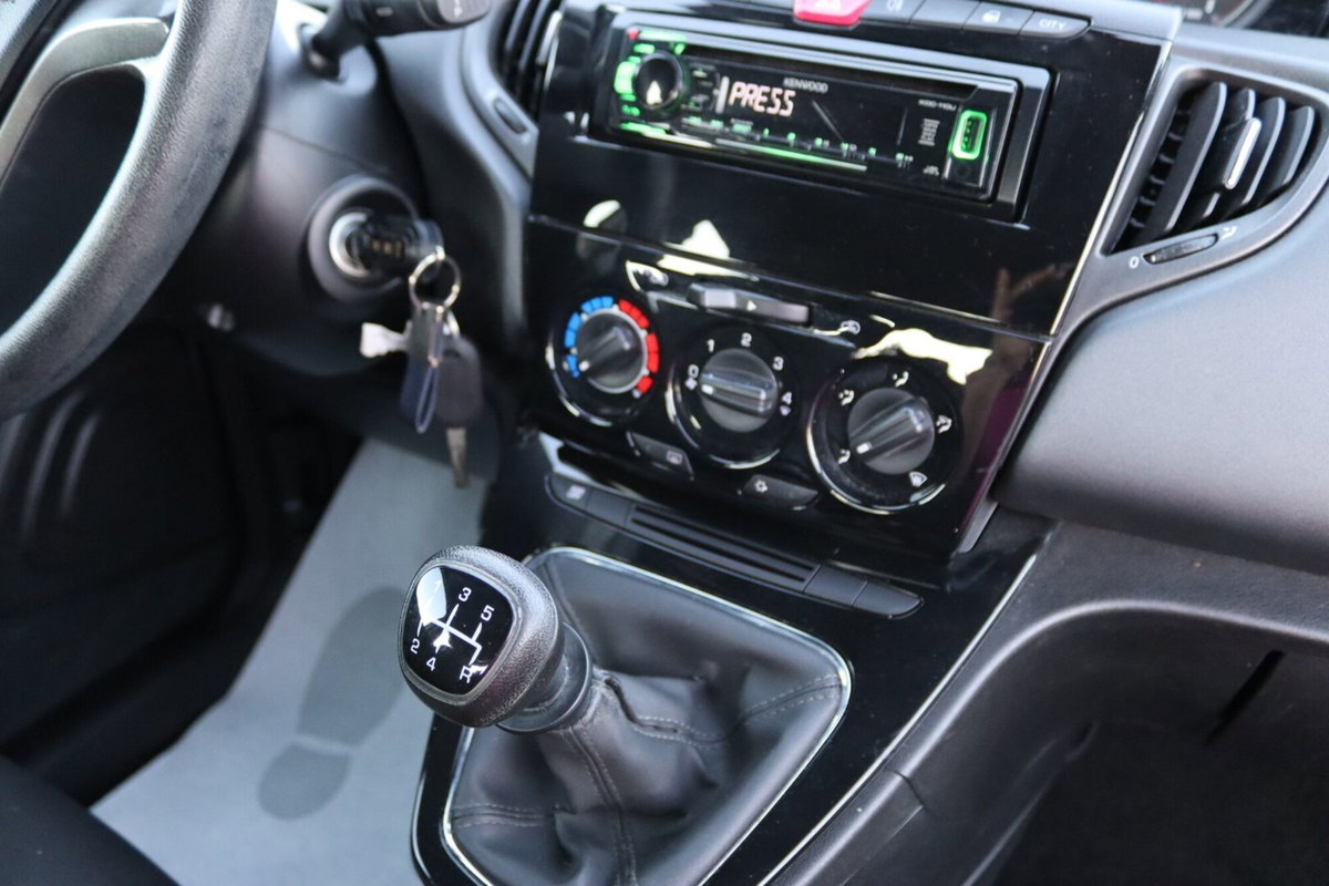 Lancia Ypsilon 1.2 69 CV 5 porte Silver (19)