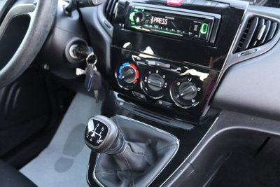 Lancia Ypsilon 1.2 69 CV 5 porte Silver (19)