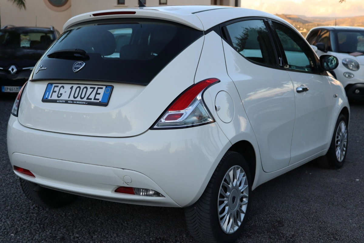 Lancia Ypsilon 1.2 69 CV 5 porte Silver (4)