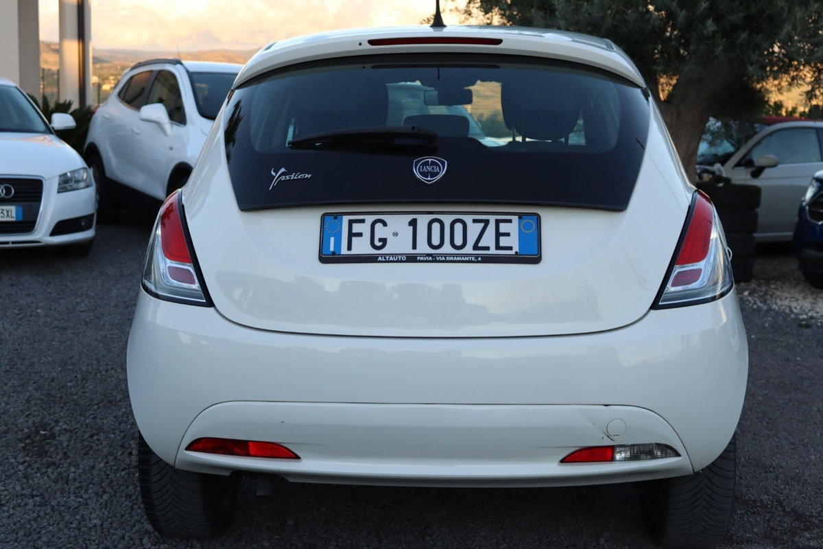 Lancia Ypsilon 1.2 69 CV 5 porte Silver (7)