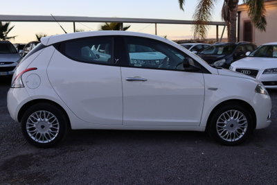 Lancia Ypsilon 1.2 69 CV 5 porte Silver (8)
