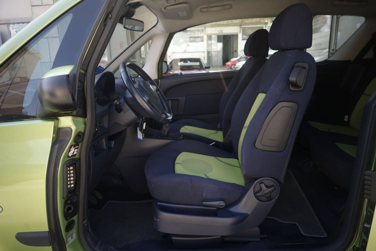 Peugeot 1007 1.4 HDi Sporty (17)