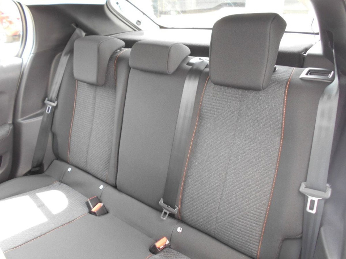Peugeot 208 PureTech 100 Stop&Start 5 porte GT (14)