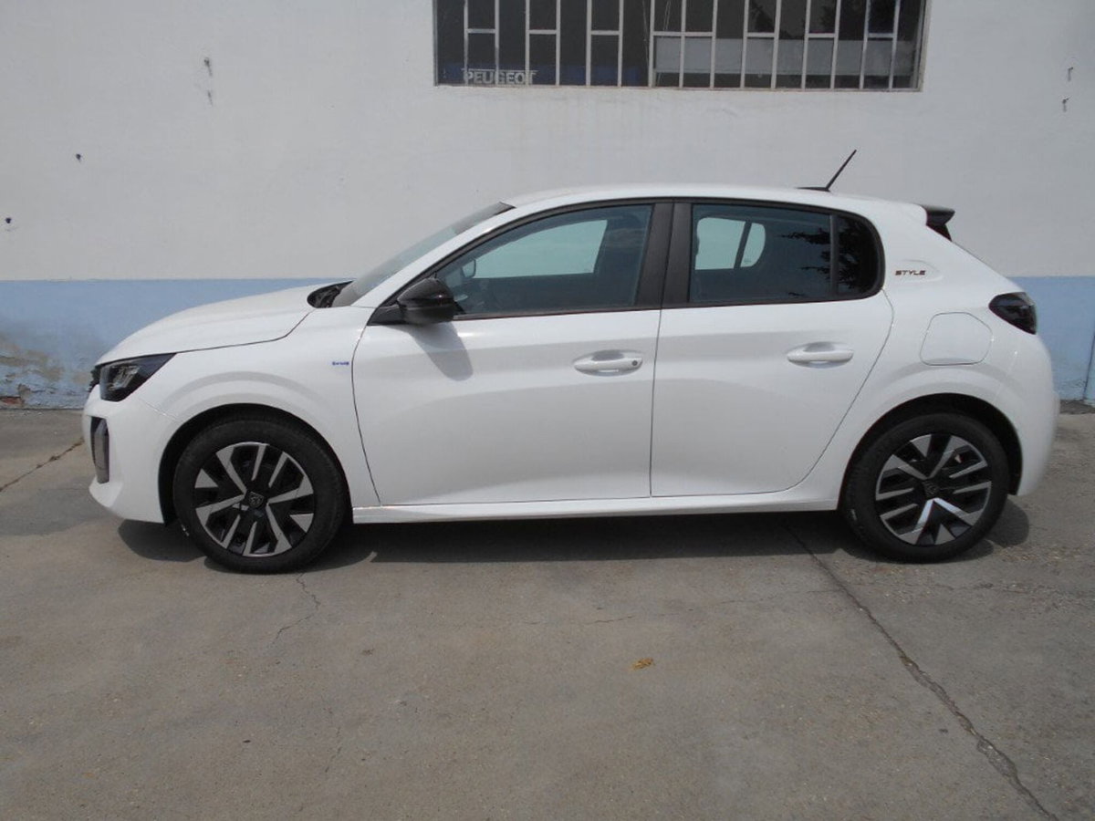 Peugeot 208 PureTech 100 Stop&Start 5 porte GT (3)