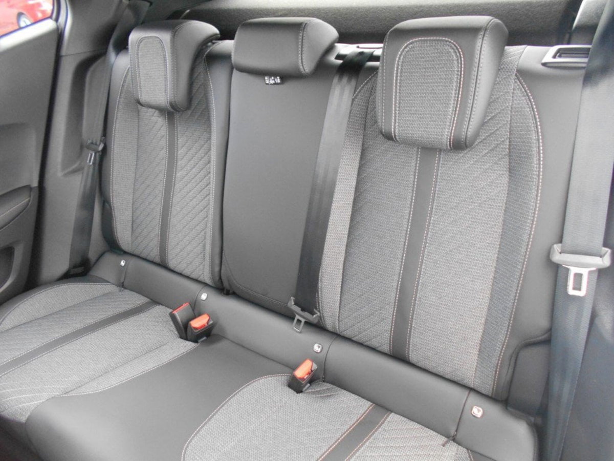 Peugeot 2008 1.2 puretech Allure s&s 130cv eat8 (15)