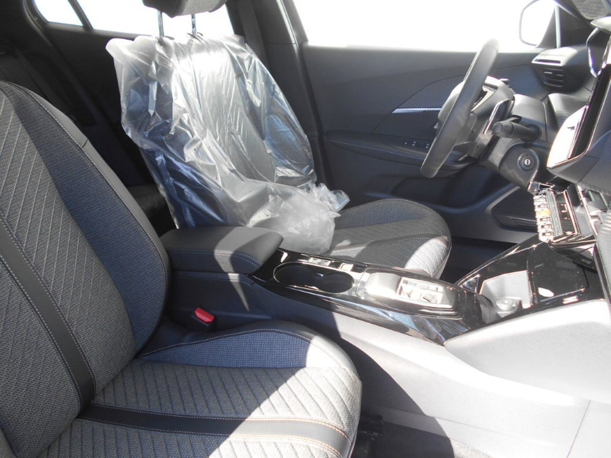 Peugeot 2008 PureTech 130 S&S EAT8 Allure Pack (17)
