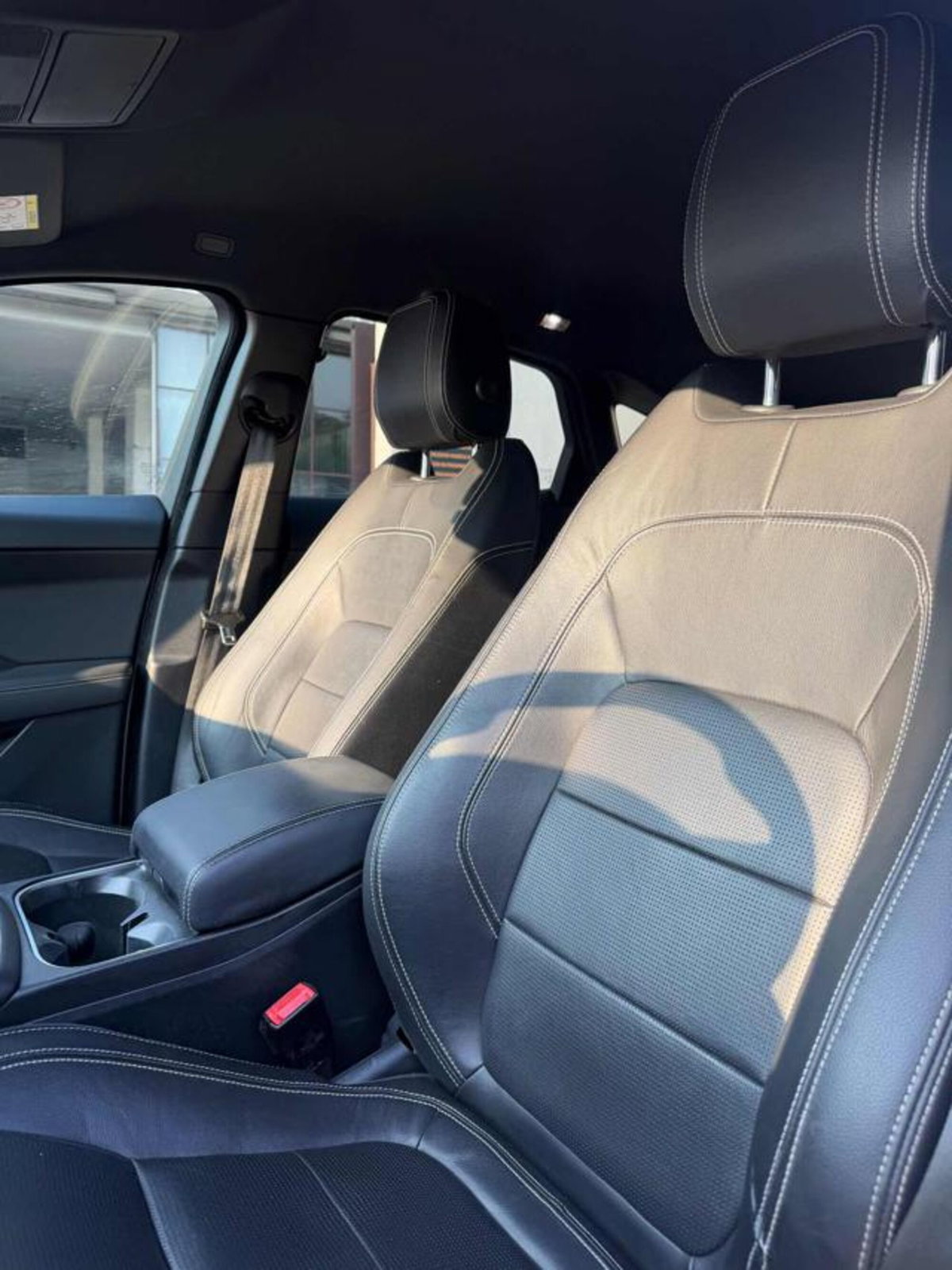 Jaguar E-Pace 2.0D 150 CV AWD aut. R-Dynamic S (10)