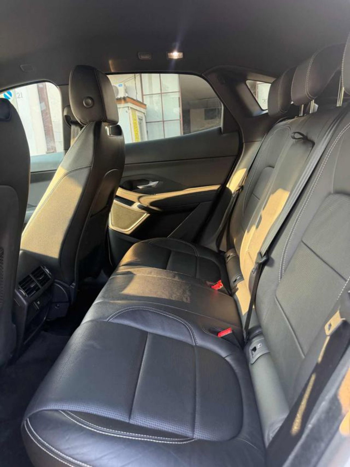 Jaguar E-Pace 2.0D 150 CV AWD aut. R-Dynamic S (11)