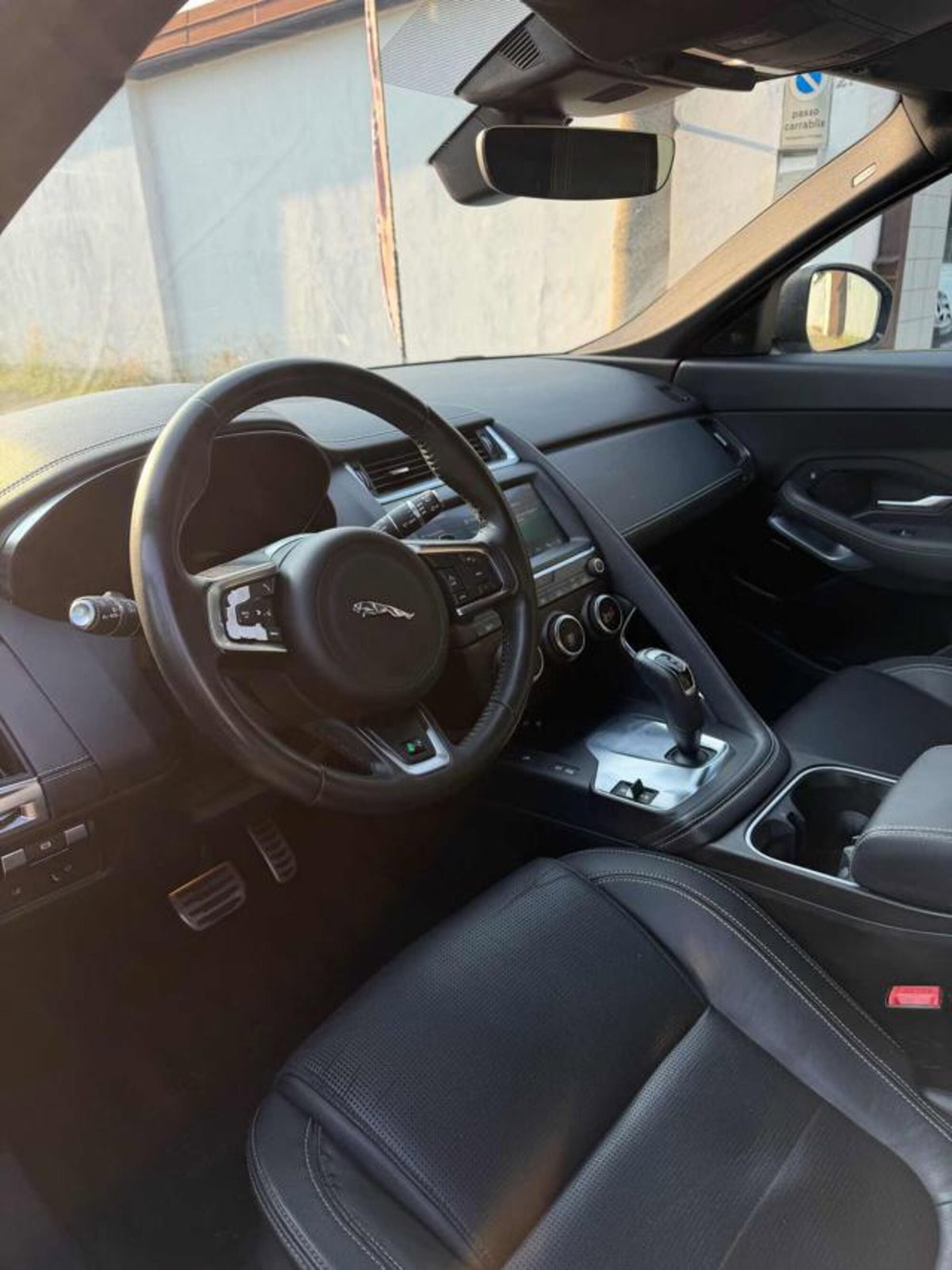 Jaguar E-Pace 2.0D 150 CV AWD aut. R-Dynamic S (9)