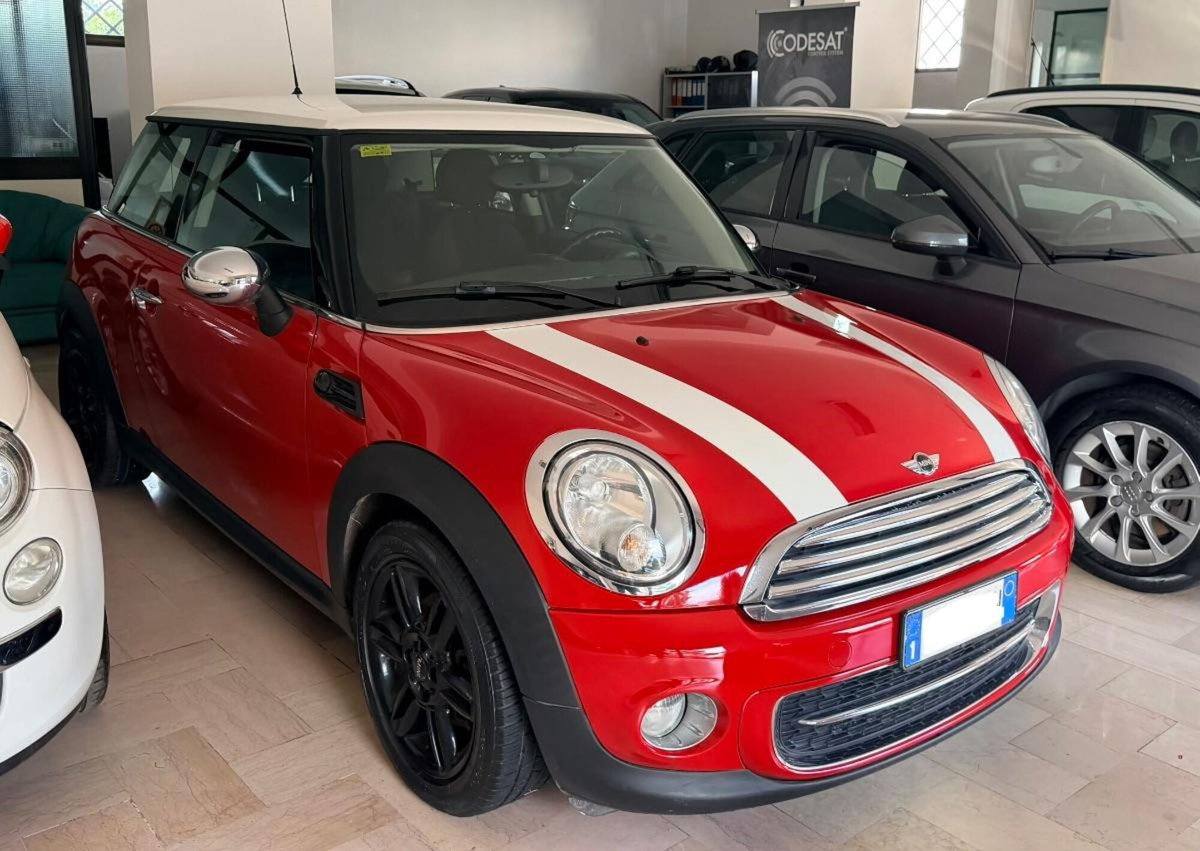 MINI Mini 1.6 16V Cooper D (2)