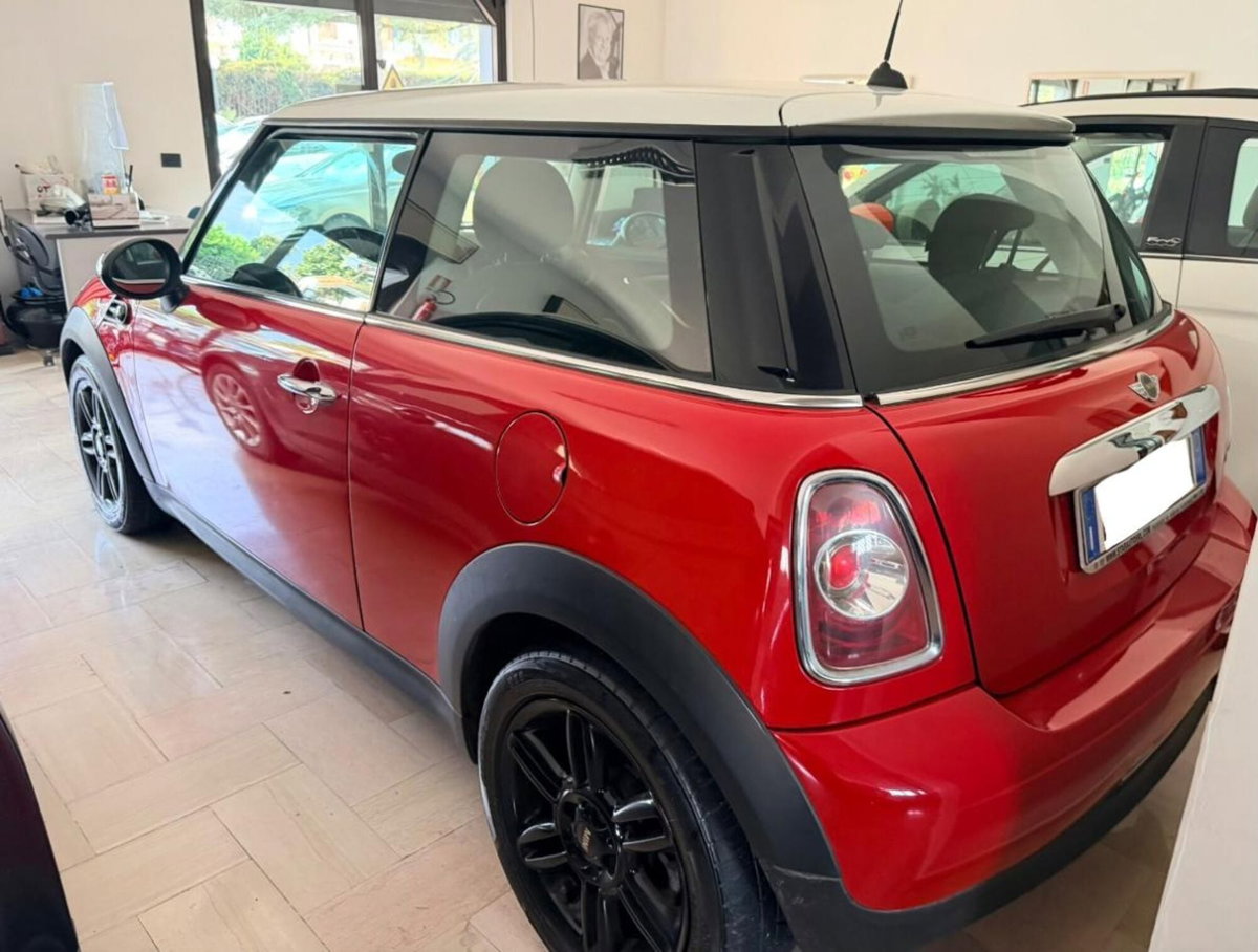 MINI Mini 1.6 16V Cooper D (3)