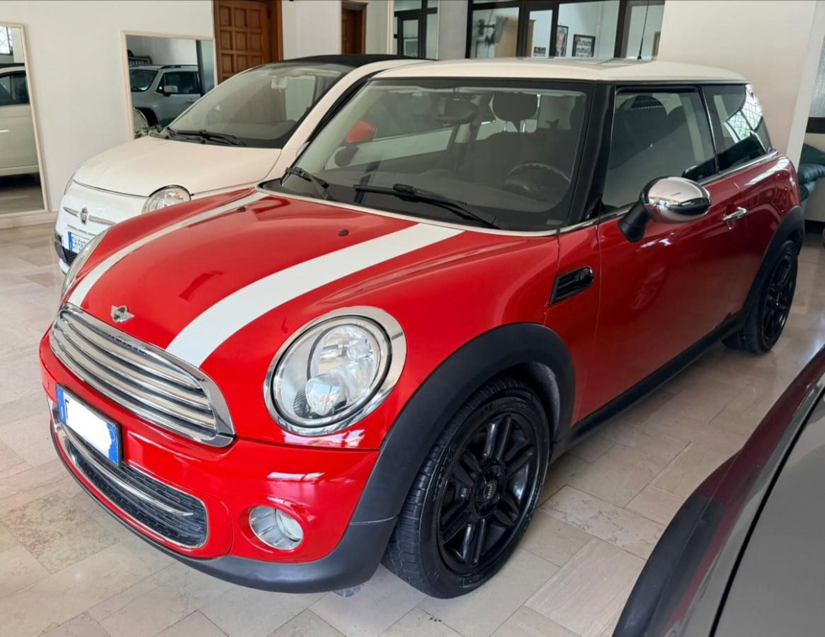 MINI Mini 1.6 16V Cooper D (4)