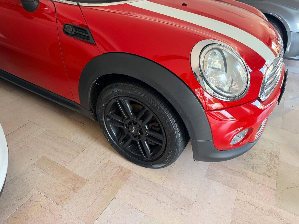 MINI Mini 1.6 16V Cooper D (5)
