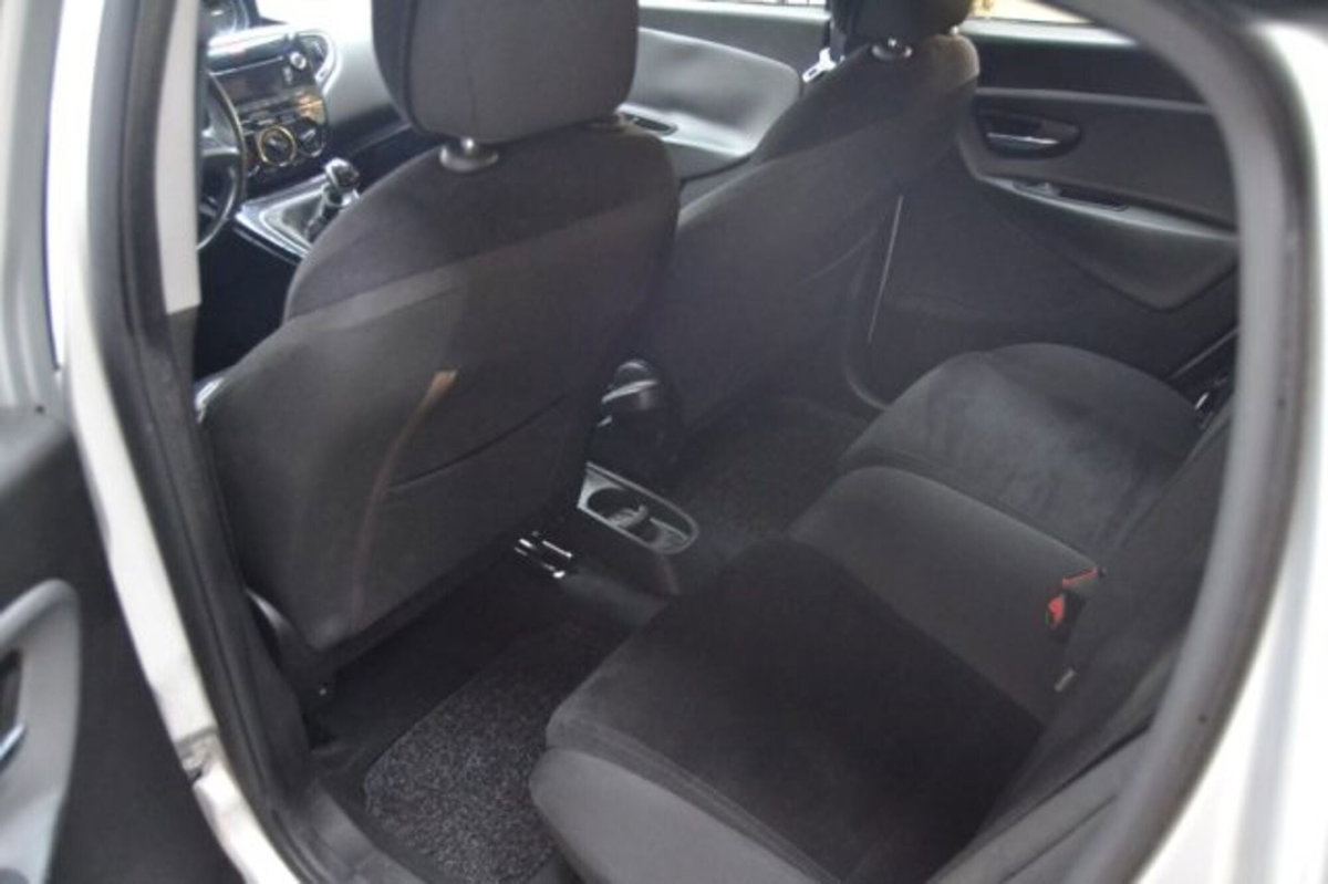 Lancia Ypsilon 0.9 TwinAir 85 CV 5 porte S&S DFN Platinum (10)