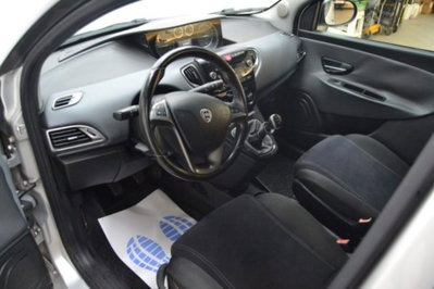 Lancia Ypsilon 0.9 TwinAir 85 CV 5 porte S&S DFN Platinum (11)