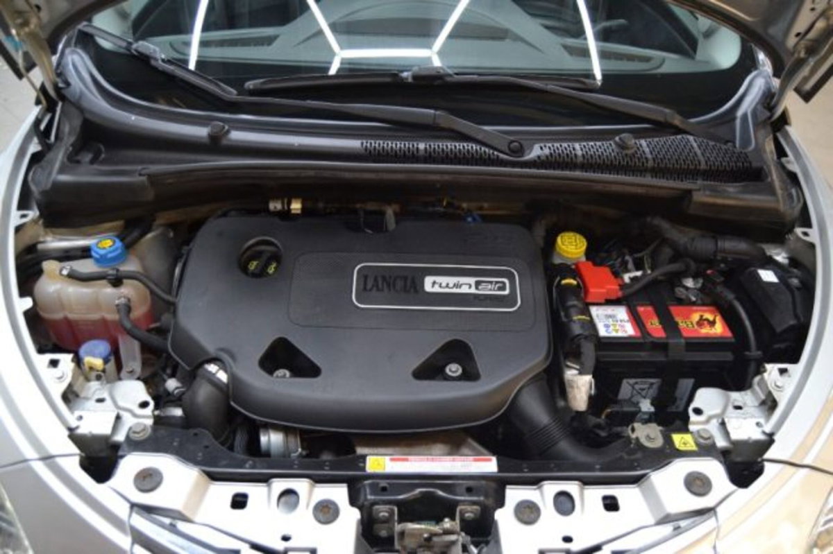 Lancia Ypsilon 0.9 TwinAir 85 CV 5 porte S&S DFN Platinum (15)