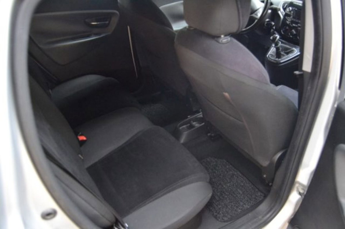 Lancia Ypsilon 0.9 TwinAir 85 CV 5 porte S&S DFN Platinum (7)
