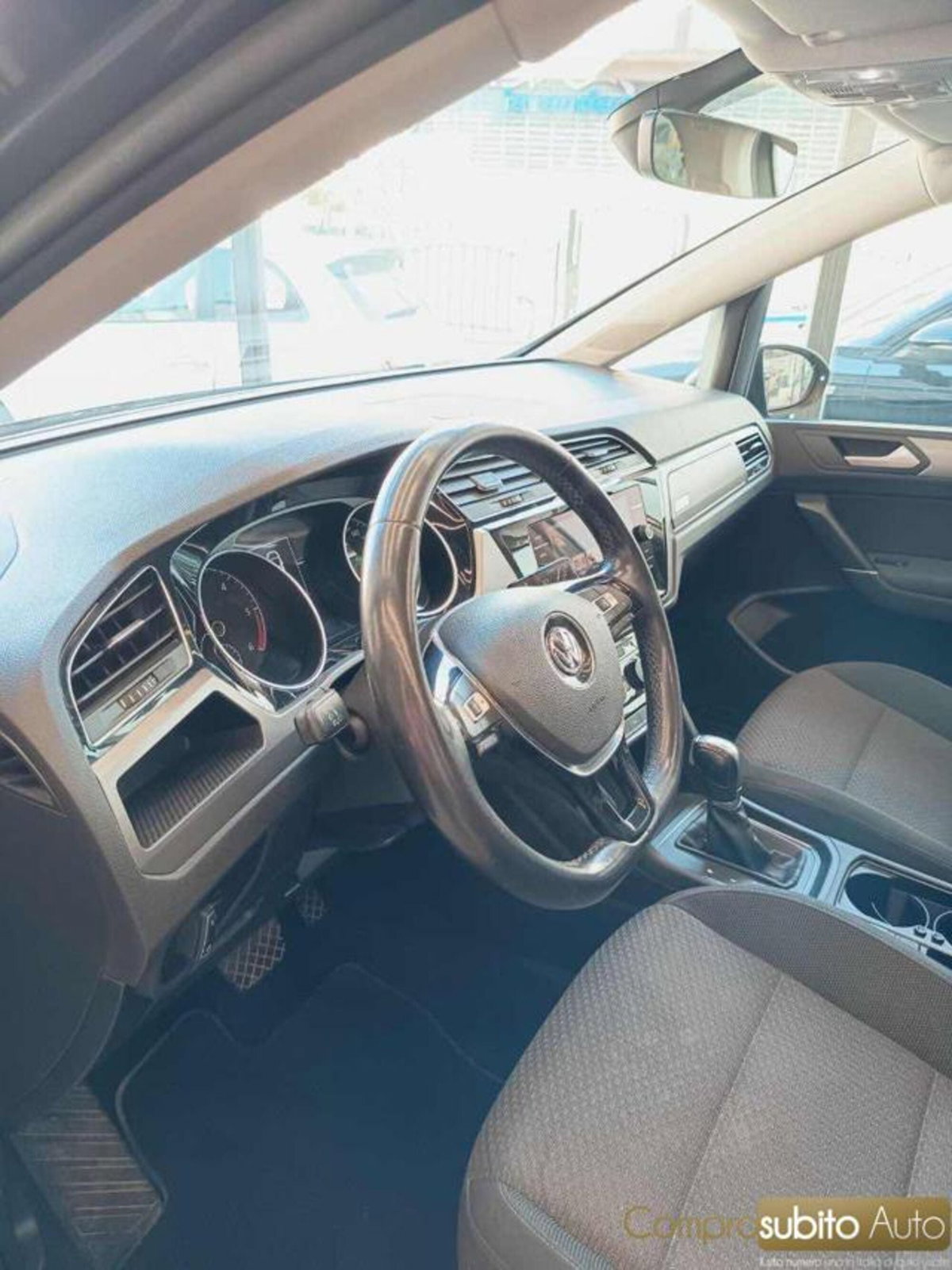 Volkswagen Touran 1.6 TDI 115 CV SCR DSG Executive BlueMotion Tech. (16)
