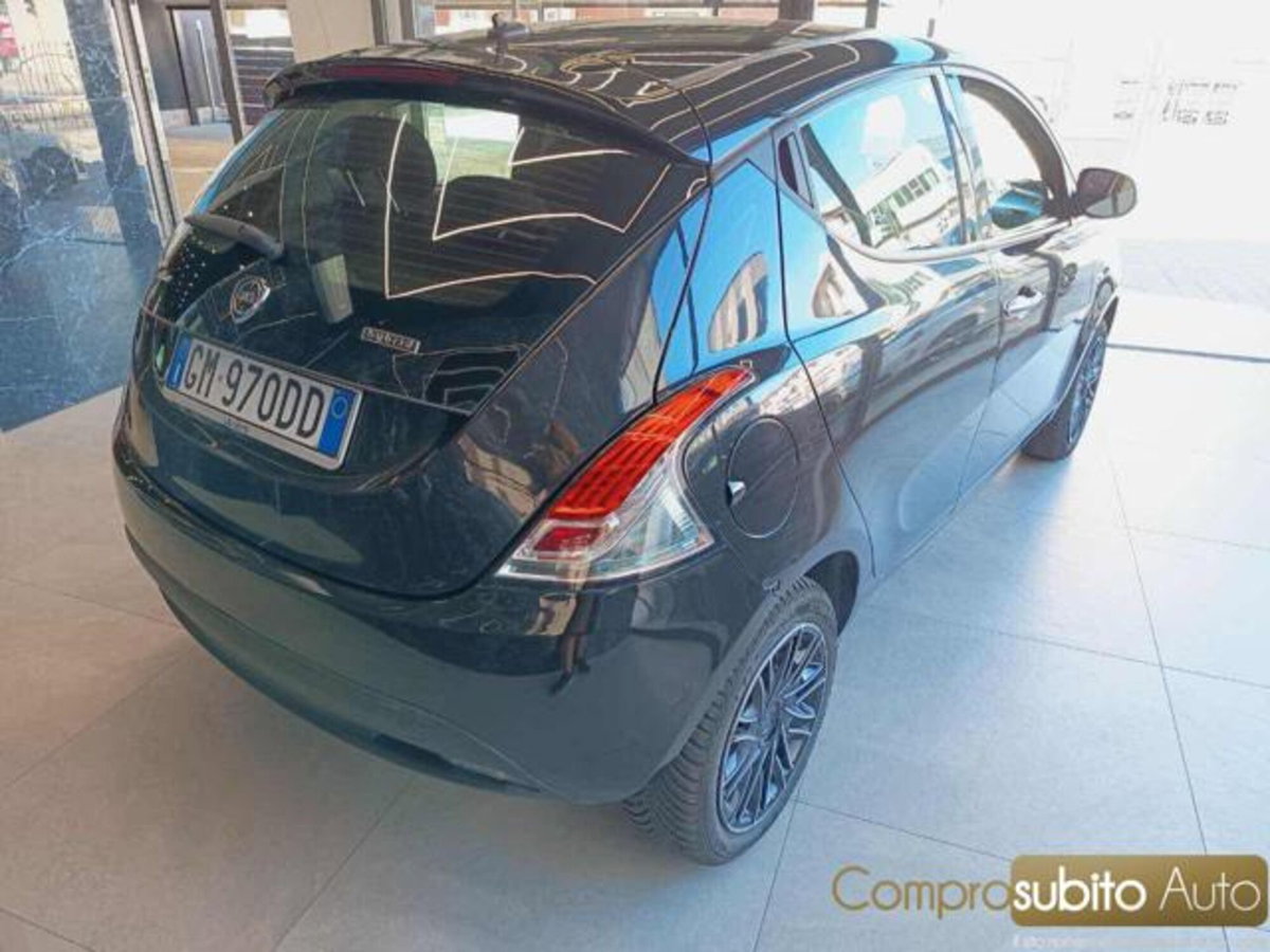 Lancia Ypsilon 1.0 FireFly 5 porte S&S Hybrid Gold Plus (5)