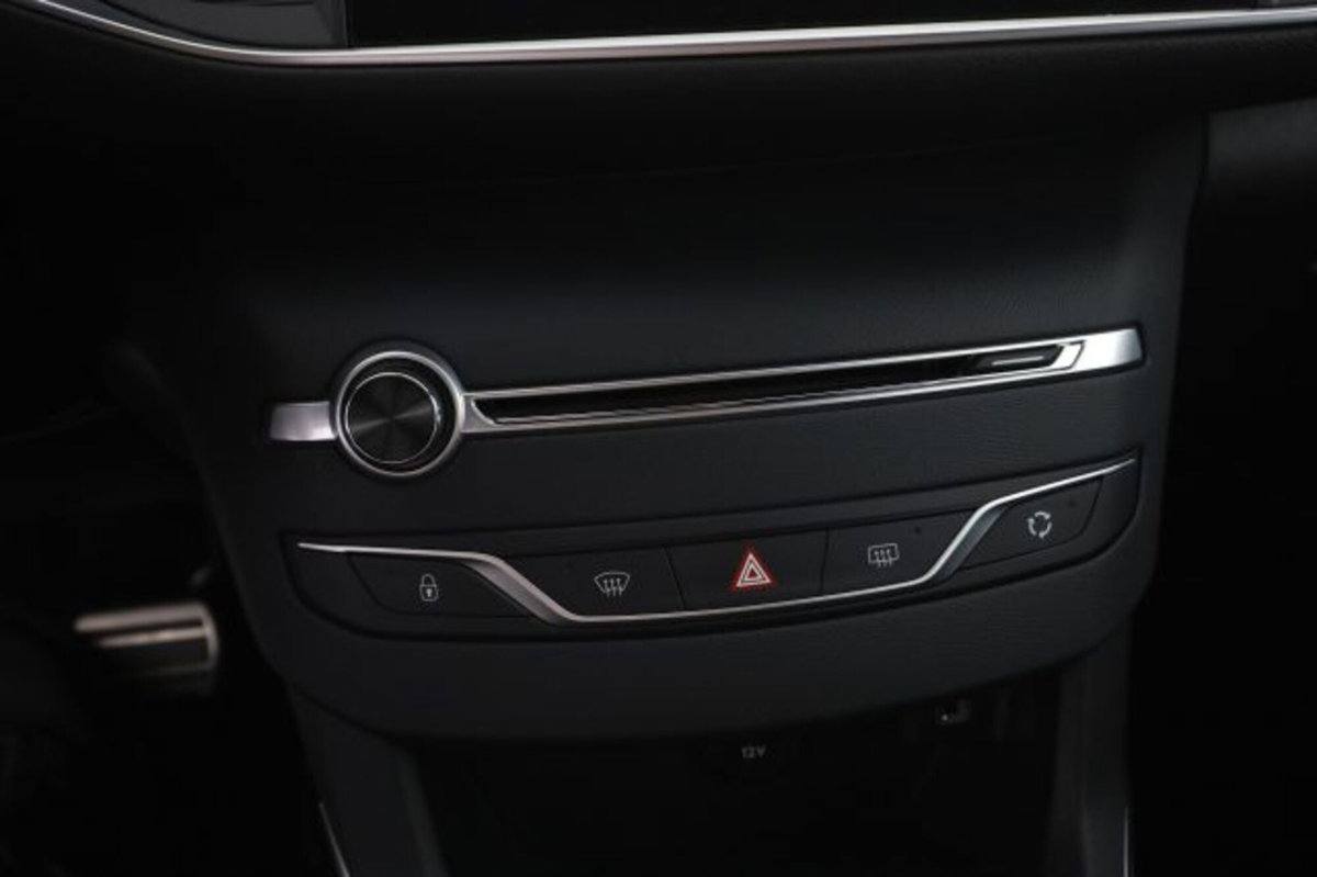 Peugeot 308 BlueHDi 130 S&S EAT8 GT Line (13)