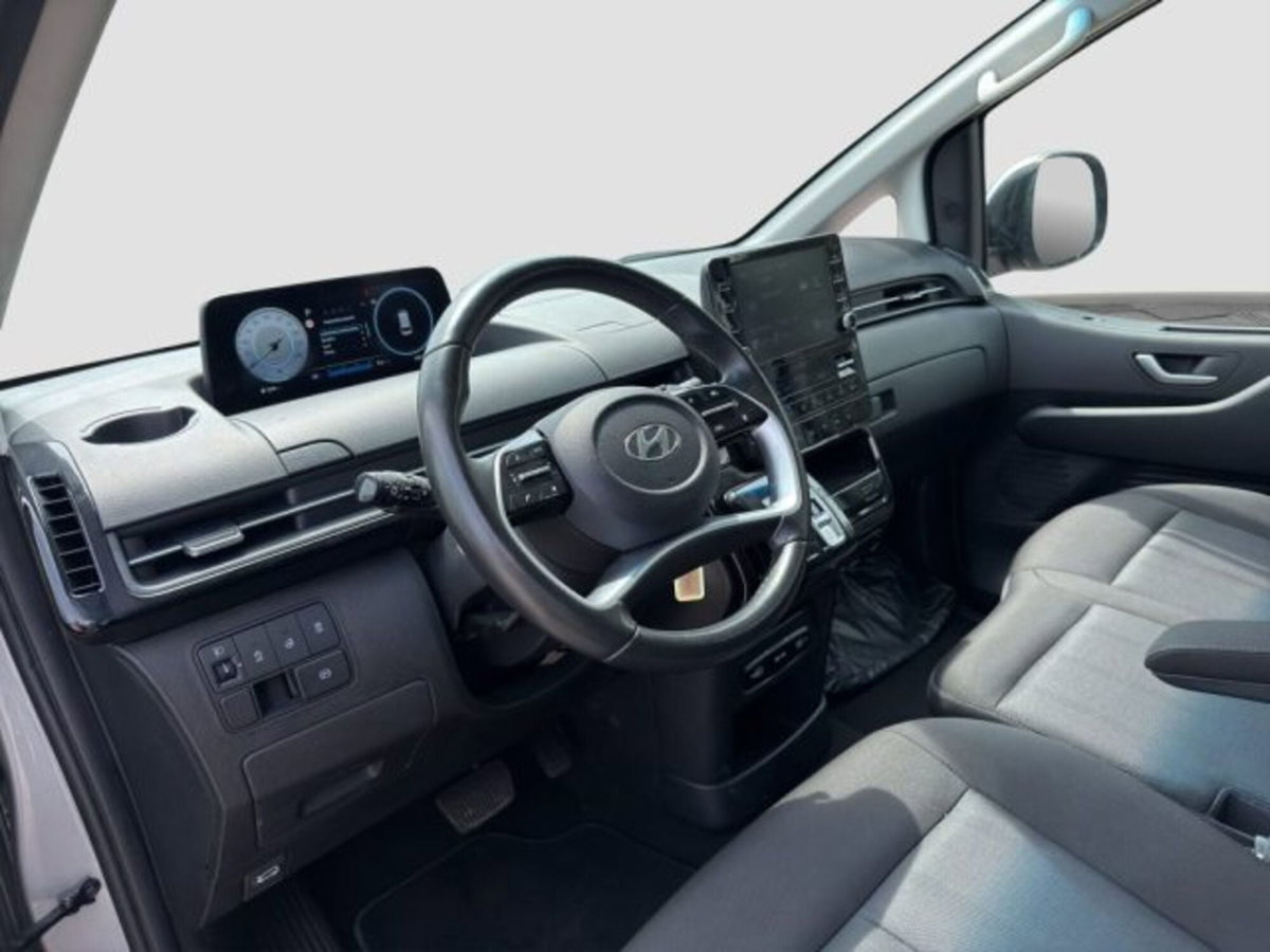 Hyundai Staria 2.2 2wd auto (9)