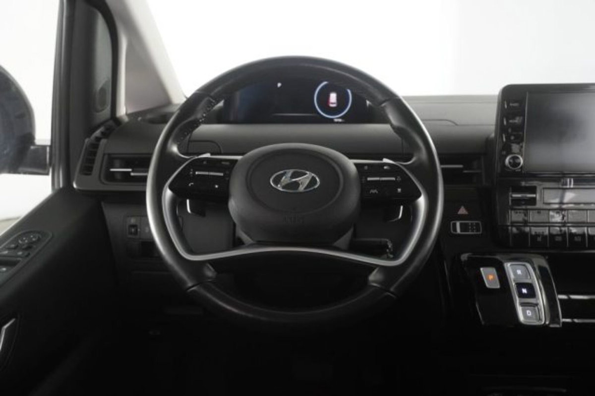 Hyundai Staria 2.2 2wd auto (14)