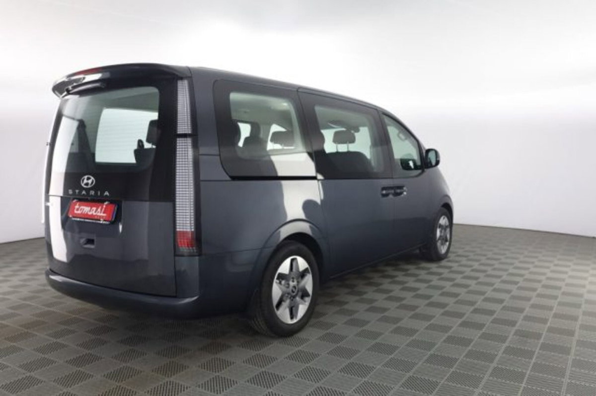 Hyundai Staria 2.2 2wd auto (4)