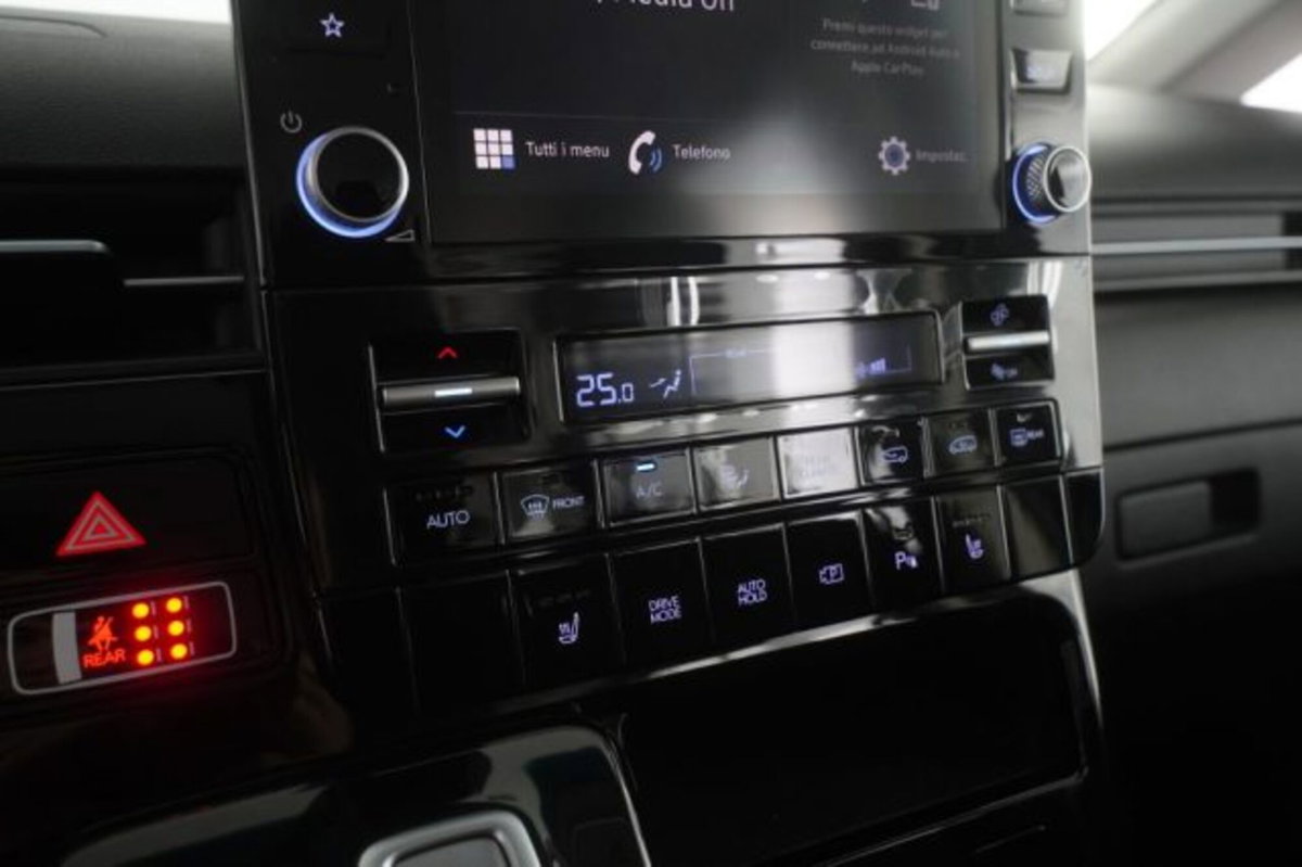 Hyundai Staria 2.2 2wd auto (19)