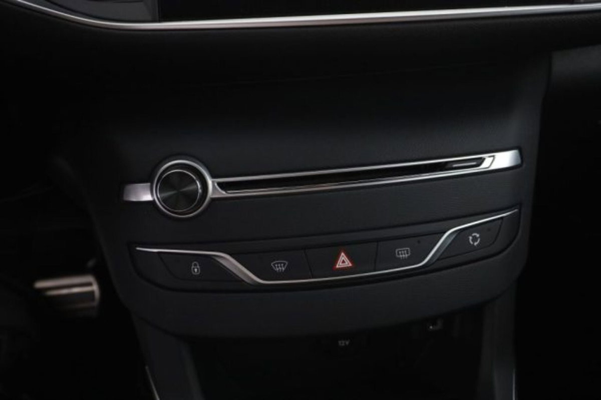 Peugeot 308 BlueHDi 130 S&S EAT8 GT Line (13)