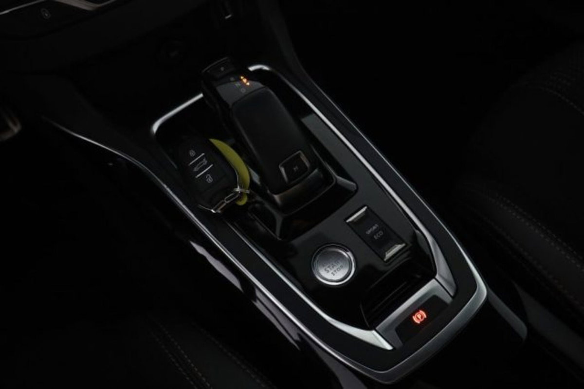 Peugeot 308 BlueHDi 130 S&S EAT8 GT Line (14)