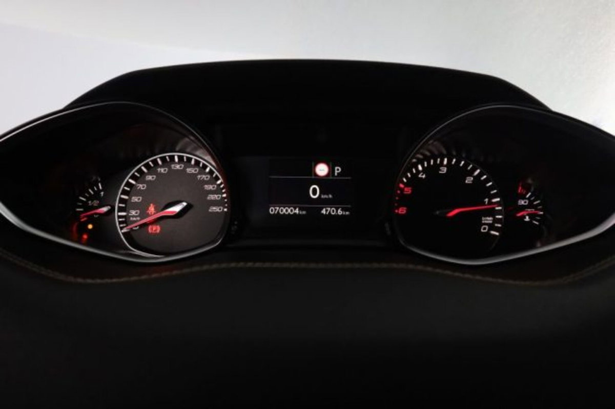 Peugeot 308 BlueHDi 130 S&S EAT8 GT Line (7)