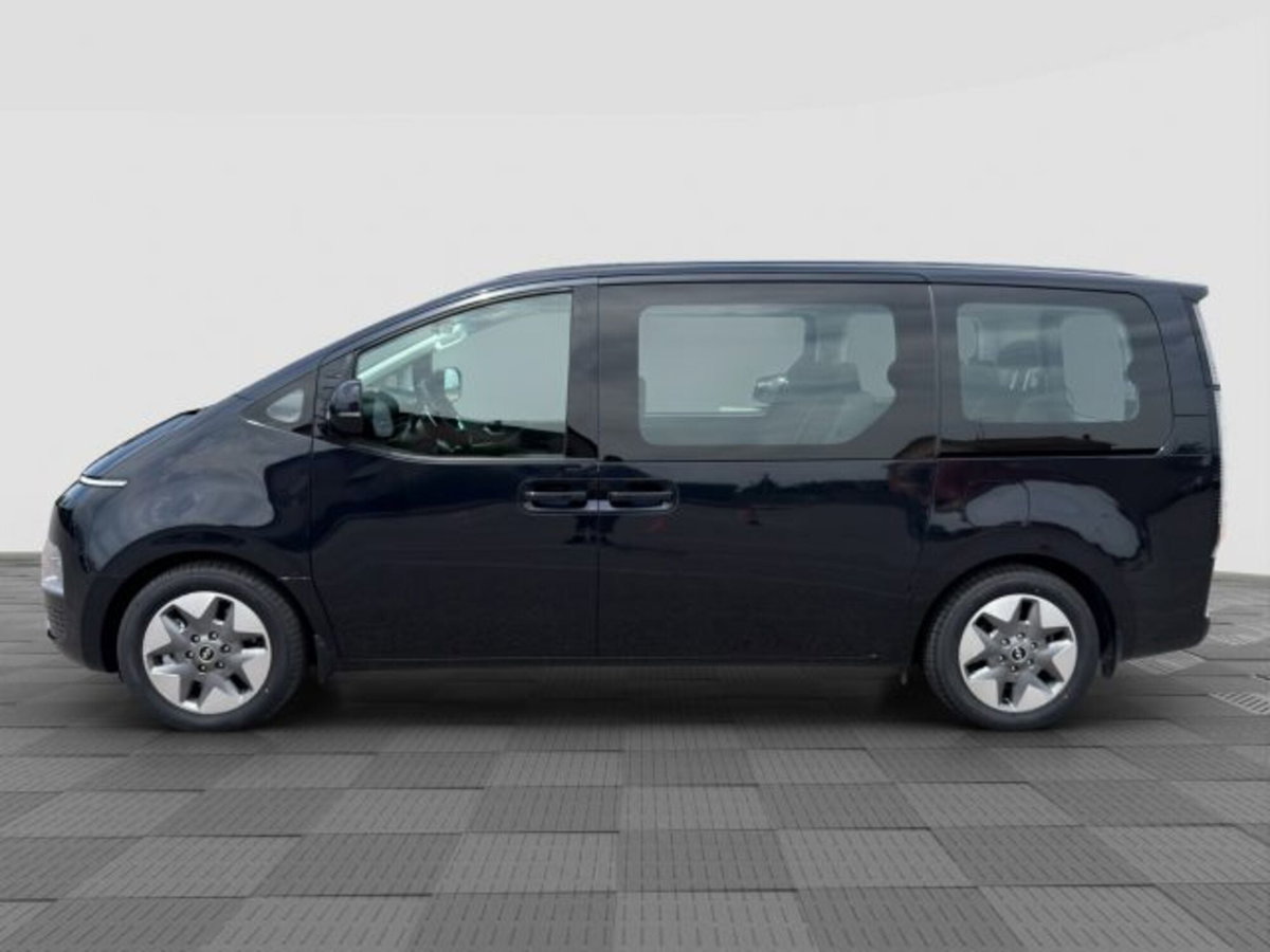 Hyundai Staria 2.2 2wd auto (2)