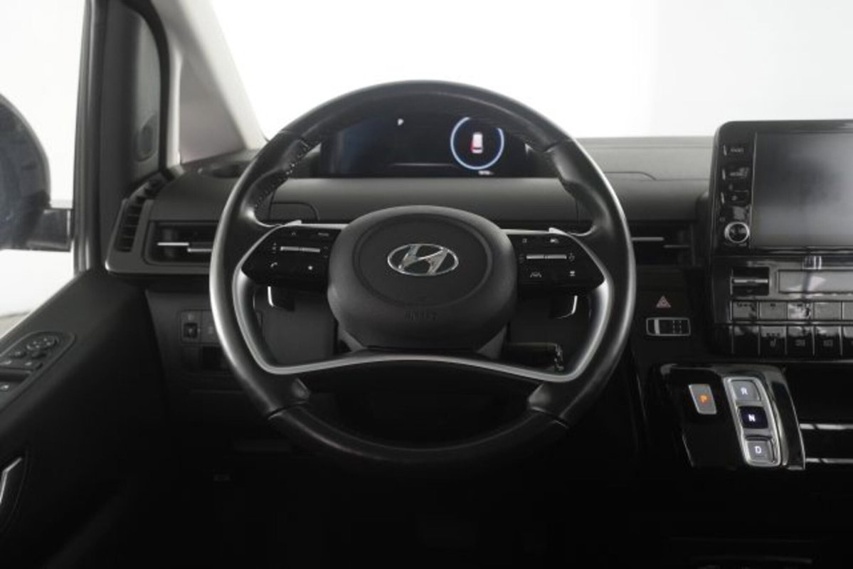 Hyundai Staria 2.2 2wd auto (14)