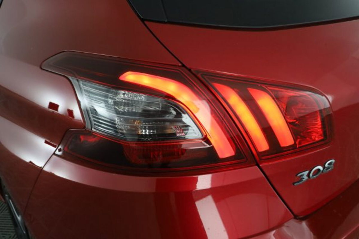 Peugeot 308 BlueHDi 130 S&S EAT8 GT Line (10)