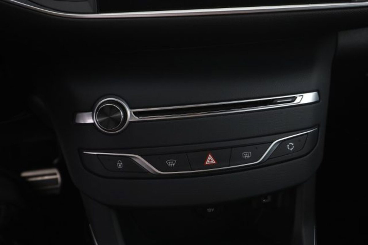 Peugeot 308 BlueHDi 130 S&S EAT8 GT Line (13)