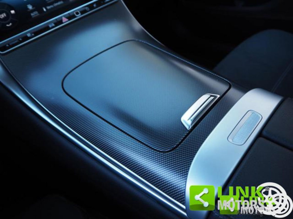 Mercedes-Benz GLC SUV 300 d AMG Line Premium Plus 4matic auto (15)