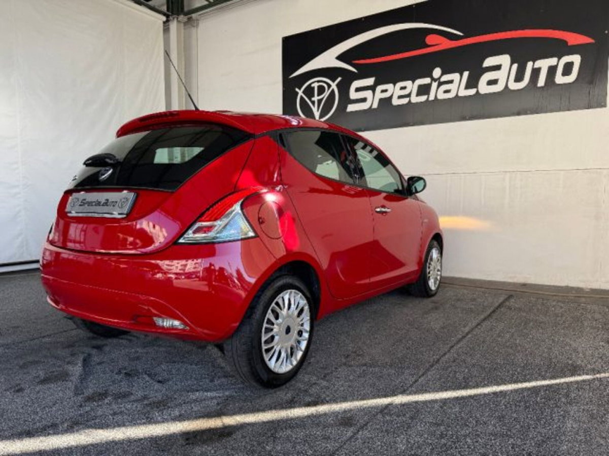 Lancia Ypsilon 1.2 69 CV 5 porte Platinum (10)