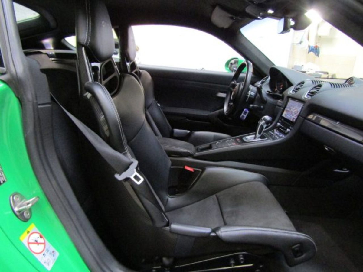 Porsche 718 Cayman  Cayman 4.0 GT4 (12)