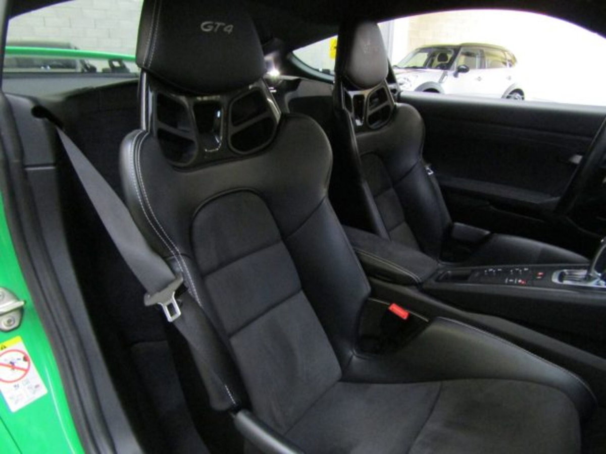 Porsche 718 Cayman  Cayman 4.0 GT4 (15)