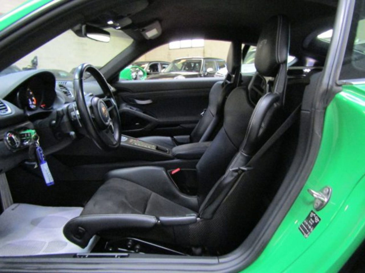 Porsche 718 Cayman  Cayman 4.0 GT4 (9)