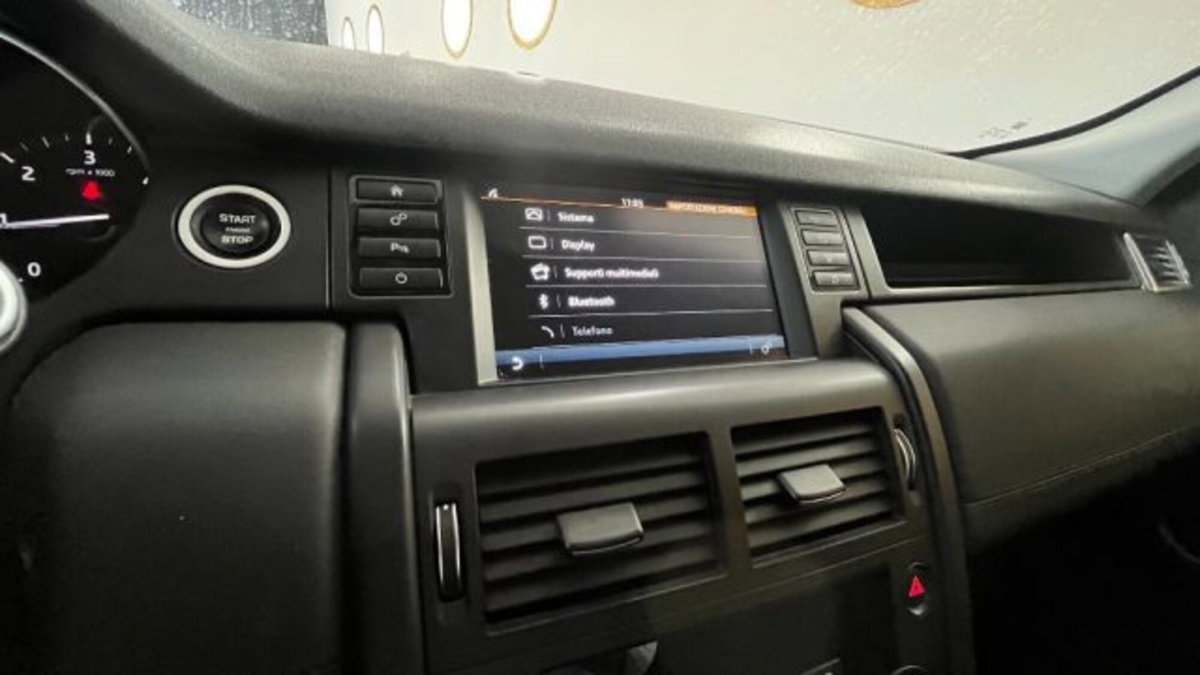 Land Rover Discovery Sport 2.0 TD4 150 CV Pure (10)