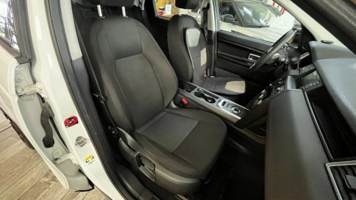 Land Rover Discovery Sport 2.0 TD4 150 CV Pure (6)