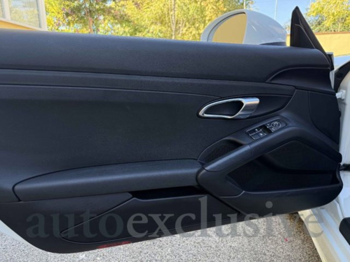 Porsche 718 Boxster  Boxster 2.0 T (8)