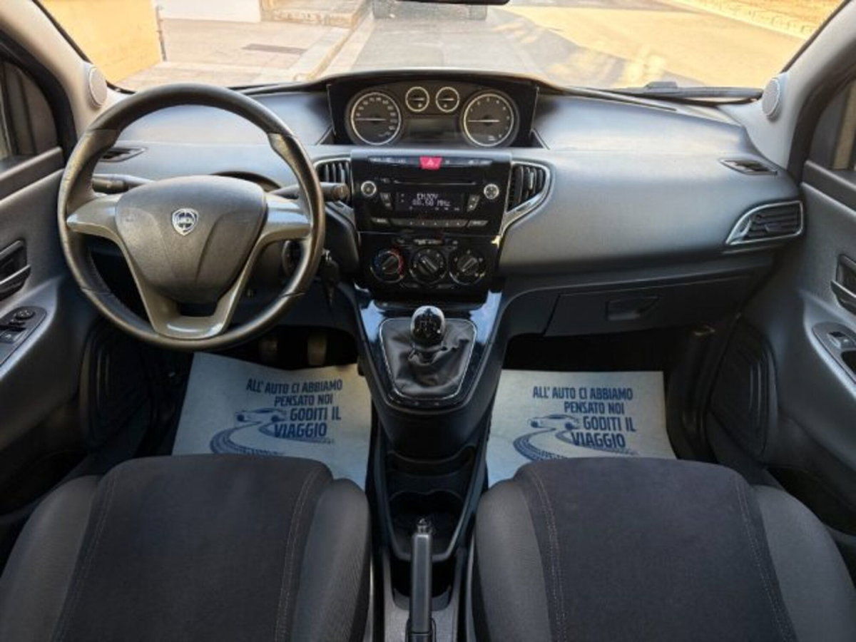 Lancia Ypsilon 1.2 69 CV 5 porte Silver (10)