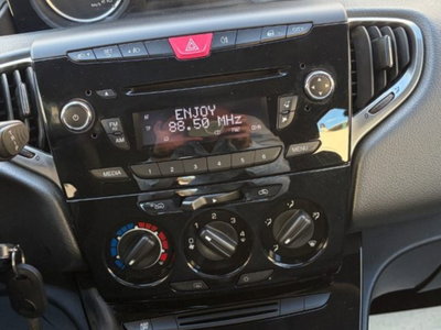 Lancia Ypsilon 1.2 69 CV 5 porte Silver (13)