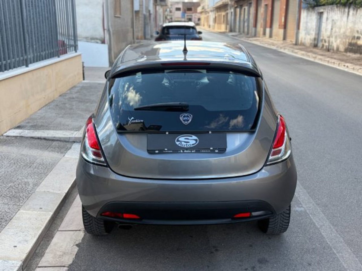 Lancia Ypsilon 1.2 69 CV 5 porte Silver (3)